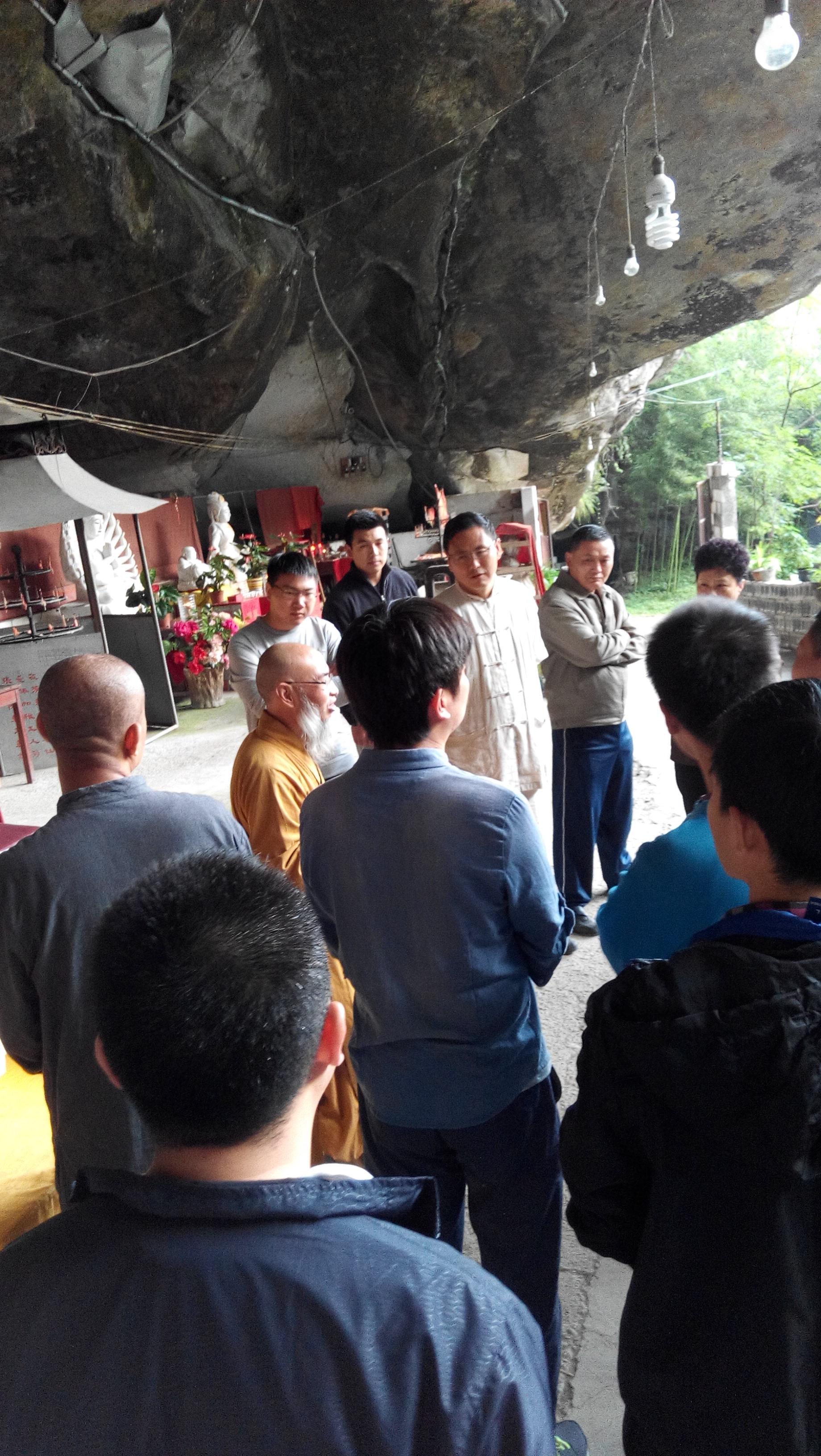 怎么看待浙江天台山慈恩寺举行的短期出家