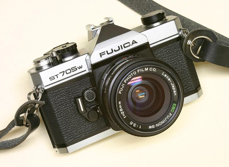 直到1962年,富士推出了第一款35mm单反相机——fujicarex.