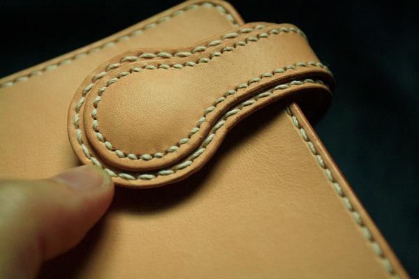 手工皮具的手缝过程,爱马仕双波浪骑马针法是