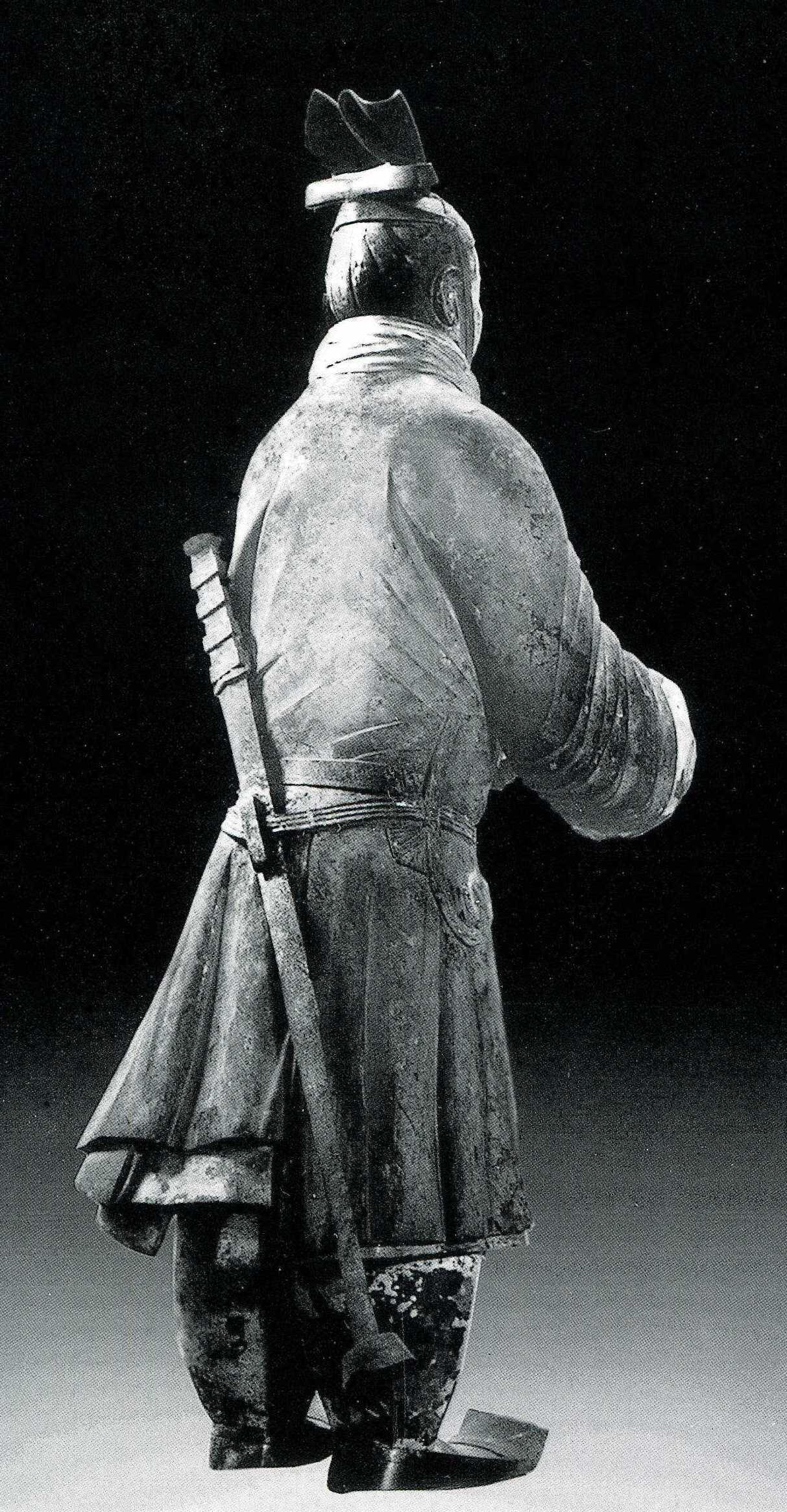古代人和现代人是用什么装置把长刀剑固定在腰部和背部的? - 知乎