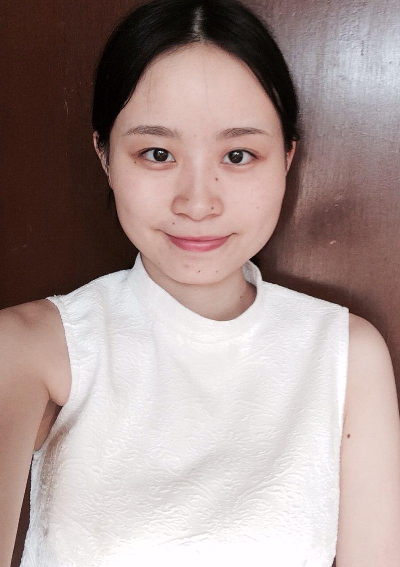 脸大的女生怎么拍照好看