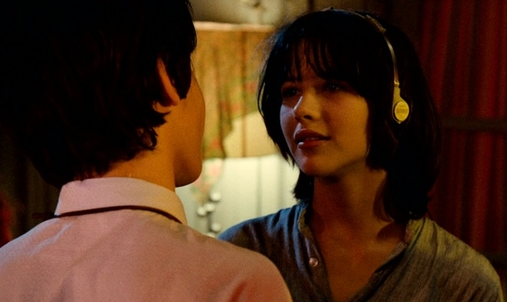 电影初吻里苏菲玛索戴的耳机是什么牌子哪一型号