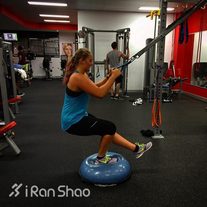训练你玩个bosu球吧