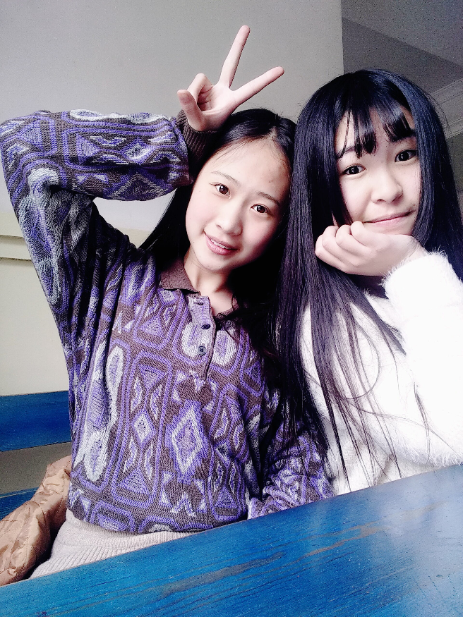 求您看看这个姑娘眼睛需要开眼角割双眼皮,做