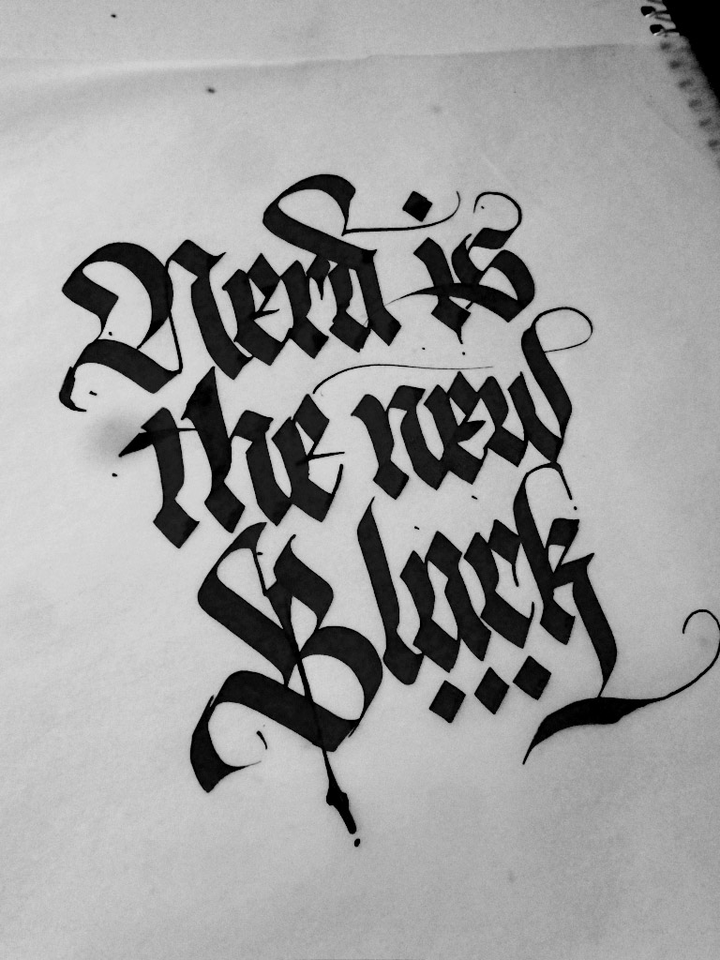 写西文书法一般使用什么笔?