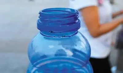 高速上堵车,怎么上厕所? - 知乎