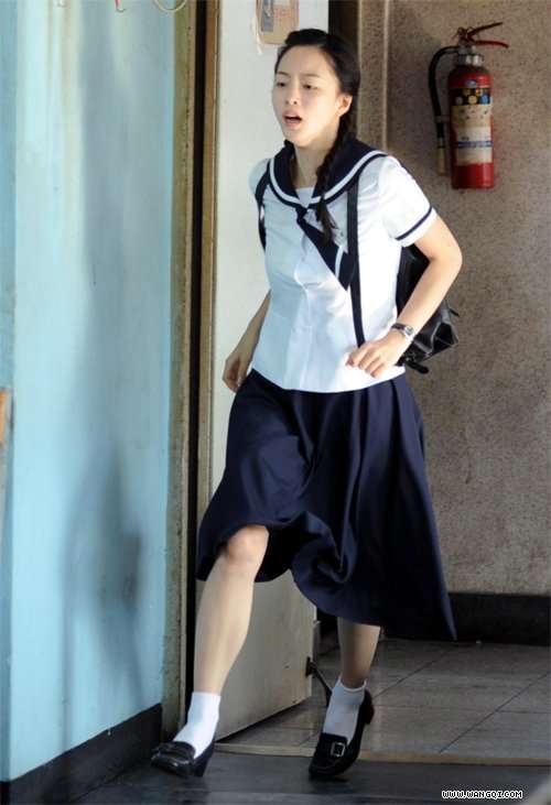 为什么黑布鞋总是搭配白袜子,但是黑皮鞋搭配白袜子是搭配禁忌呢?