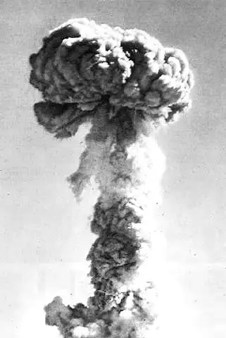 原子弹和氢弹的蘑菇云形状为何不同?