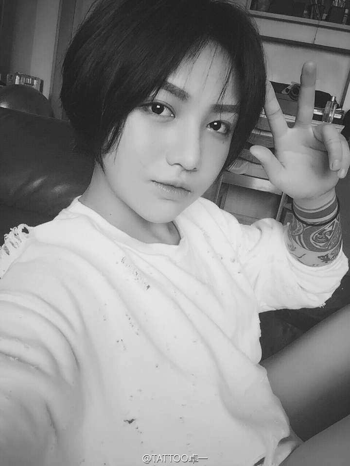 超美超帅的一个纹身师 看到照片就被圈粉啦