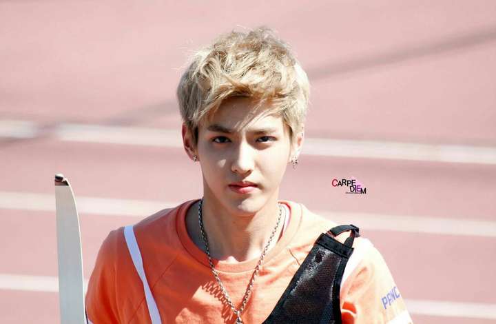 吴亦凡跟exo的kris是一个人吗?为什么差这么多?