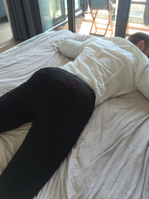 翘臀配衬衫是怎样的体验?