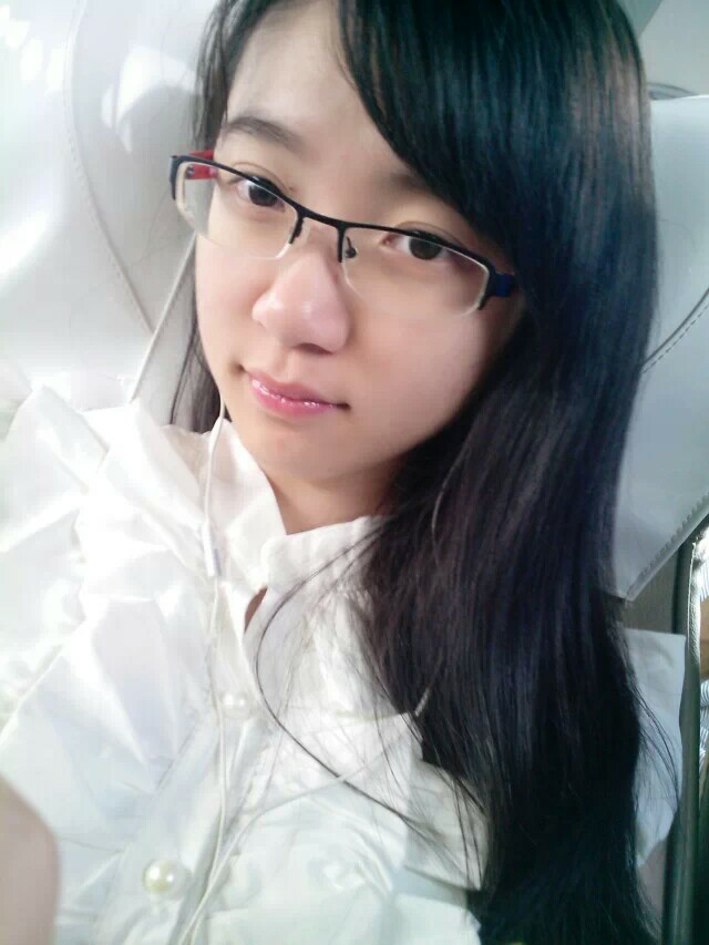 戴眼镜的女孩怎样自拍好看?