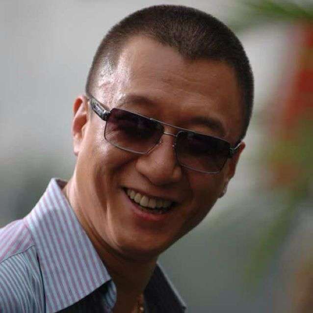 面相长得凶的人怎么改善?能戴眼镜改善嘛,那佩戴什么样的眼镜好?