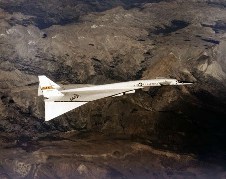 NANS, NACA, USAF, US Army, US Navy���и������ˣ��⼸�ҿ�ζ���صı�̬��������Ƶ�ʵ���Էɻ�����������զ�����á��ر�����սʱ�ڵ�������ʶ��̬�£�������������༰���������������Ʒ��1. XB-70 Valkyrie Ů�������������˷�ָ�ĸ߿�ս�Ժ�ը��ʵ������������գ��ѱ������չ�����ƣ�������ȡ��B-52���б��ݡ�6̨J93-GE 3����������XB-70���ٶȴﵽ3�������١�6̨������Ҳ�����˾����ԣ����̶̾���Ӳ��֮һ��һ������������ʵ��������ж��Ż���һ���Է�������ɵ�F-104��ײ��׹�١�������XB-70�ļƻ�Ҳ��Ϊ��ʶ��̬�ĸı��ȡ�������ڵ�1�Ż�������ͣ�ڶ��������ٵ������վ�����ݡ�