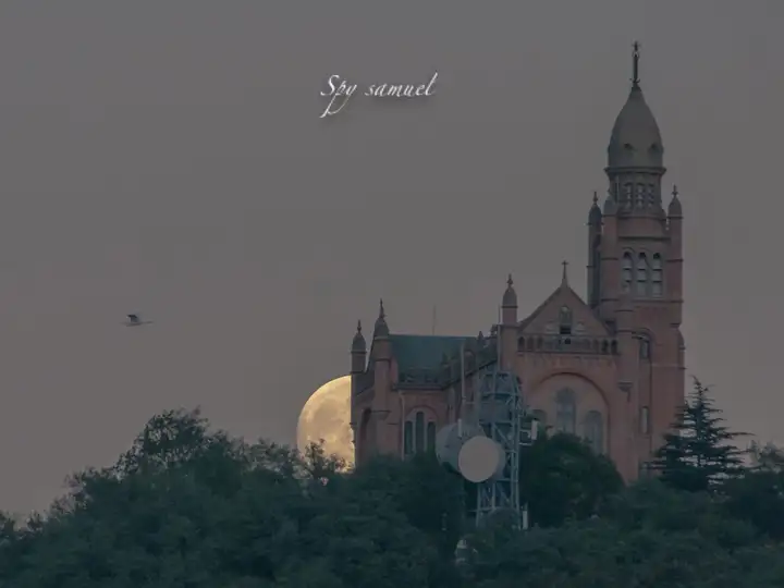 北京试管代怀生子助孕机构（怎么拍月亮很大,但是周围景物还是一样）怎么拍月亮更大，