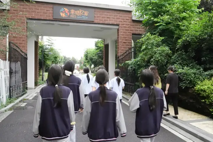 【活力校园】且行且观识百态 亦思亦学正青春 | 我校塘栖校区学子走进临平开展实践活动(图2)