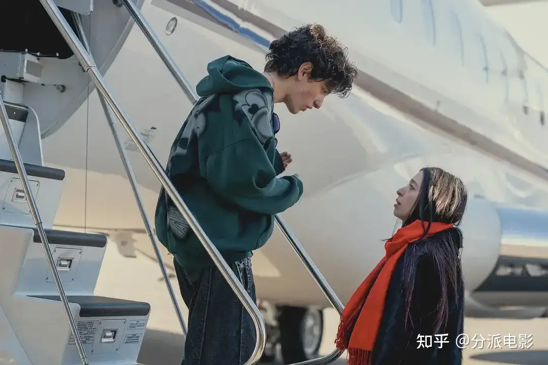 《阿诺拉》备受争议,尺度爆炸!