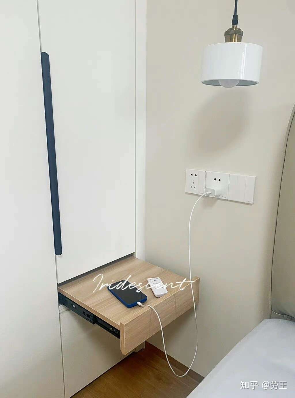 劳王 的想法: 分享好设计||隐藏床头柜 这个隐藏床头柜… - 知乎