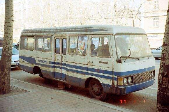 北京红叶11座小型客车,座位数已经是蓝牌车上限了.