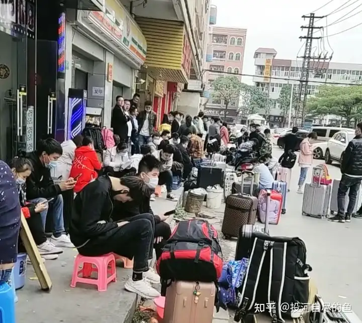 年轻人不进工厂？摔厂牌、砸饭碗、扣工资！凭什么？