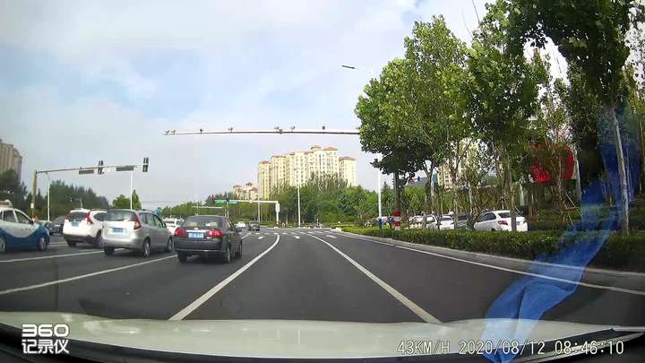 怎么算闯红灯的视频 v2-06b2a92801d0378b1acf8e97521e7cb2_720w.jpg?source=1940ef5c