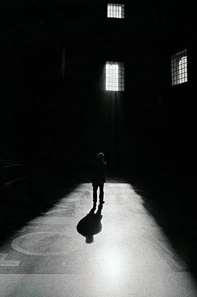 剩女我能去你家过年么?大家都很孤单.很多人不回家过年,但街上很冷清.