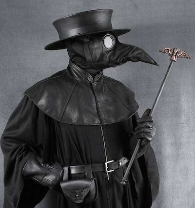 黑死病流行时期,鼠疫医生(plague doctor)的典型装束(图片来源:etsy)