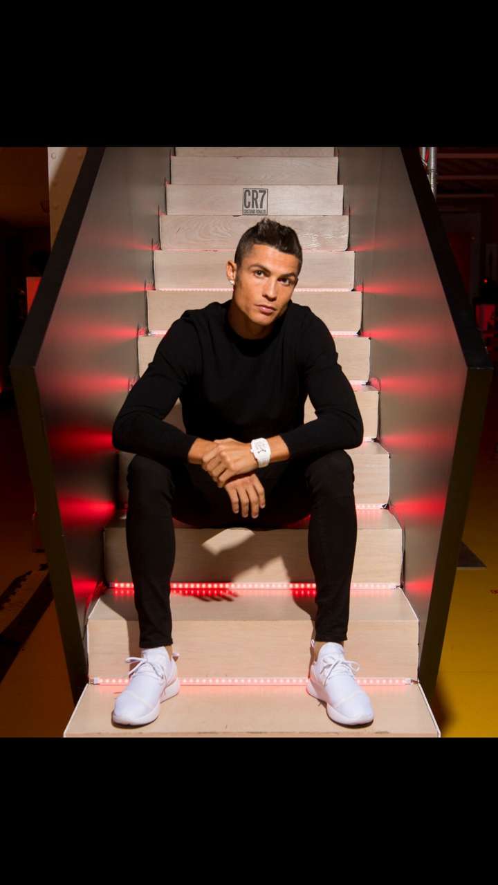 求c罗上脚的这双鞋型号?