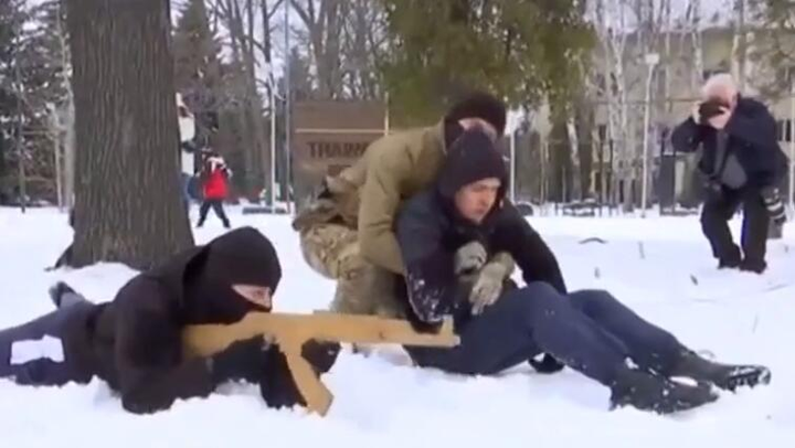 断水、断电、断网也断气，乌克兰如何挺过第一个战争寒冬？