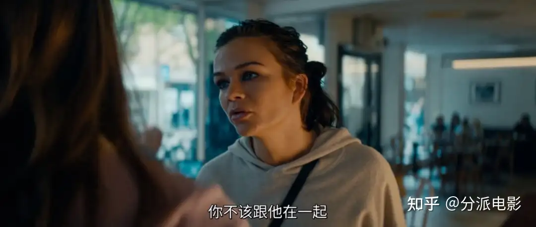 《一个近乎正常的家庭》网飞爆款,这大尺度剧好刺激!