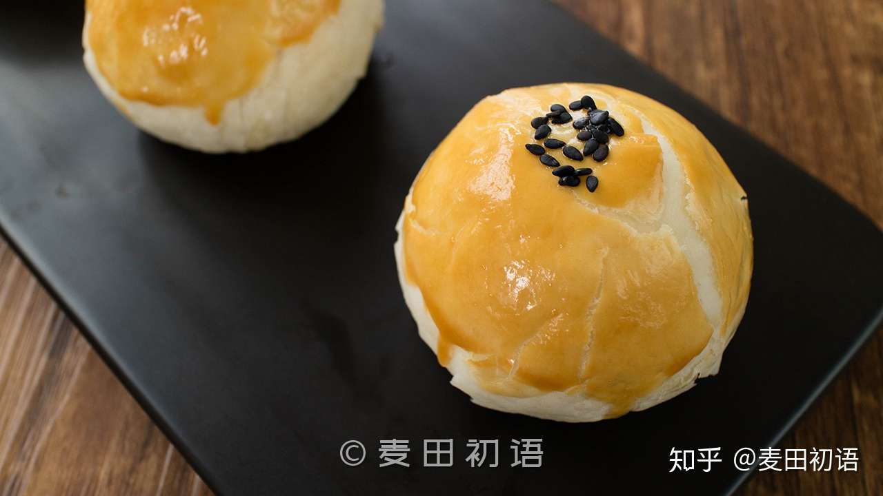 如何做出层次分明的蛋黄酥 从选蛋黄到开酥技巧 一步步搞定它 知乎