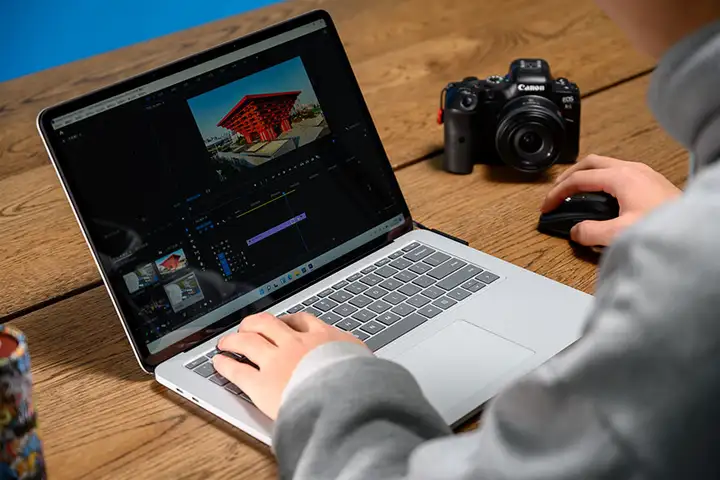 Microsoft Surface Laptop Studio 11 v2 08ce6673ecf38e2ccdac7a506a2389cc 720w