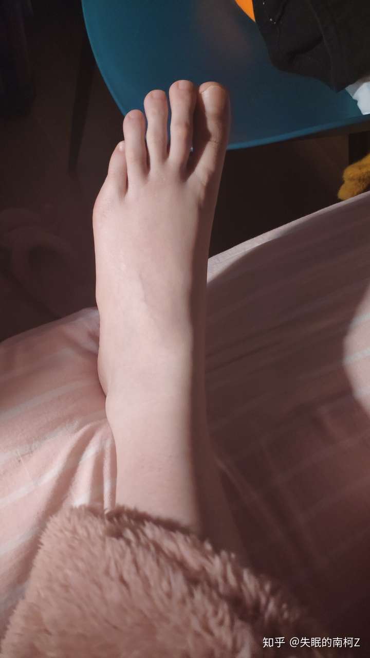 女孩子的脚趾很长是一种什么样的体验?