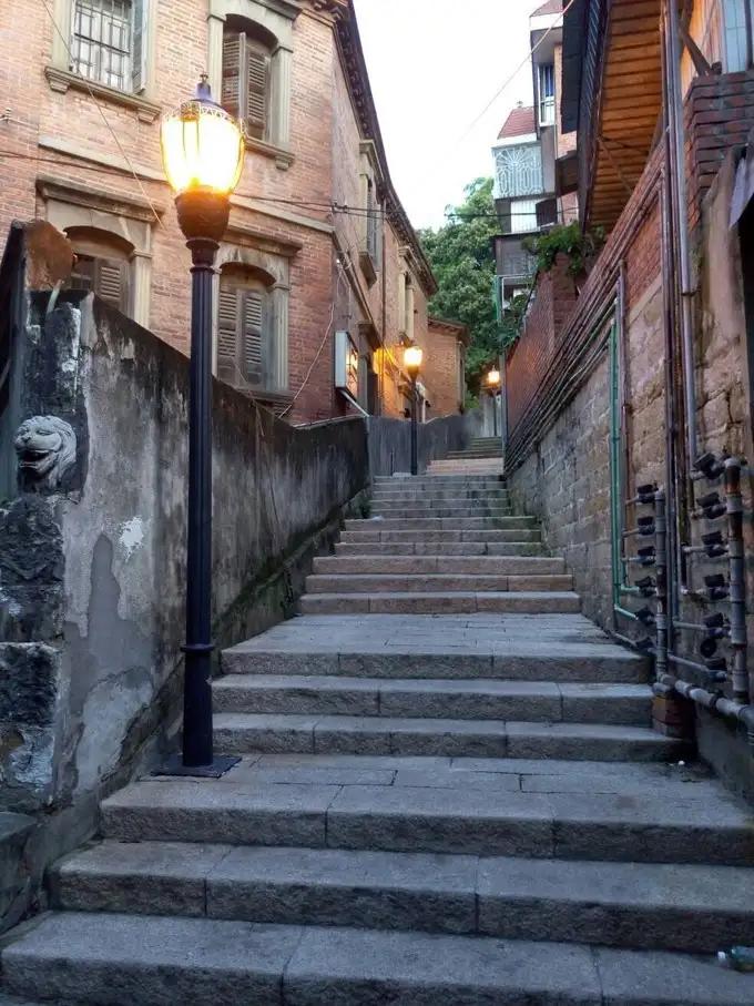 五一去哪里旅游好啊，人少景美的地方？