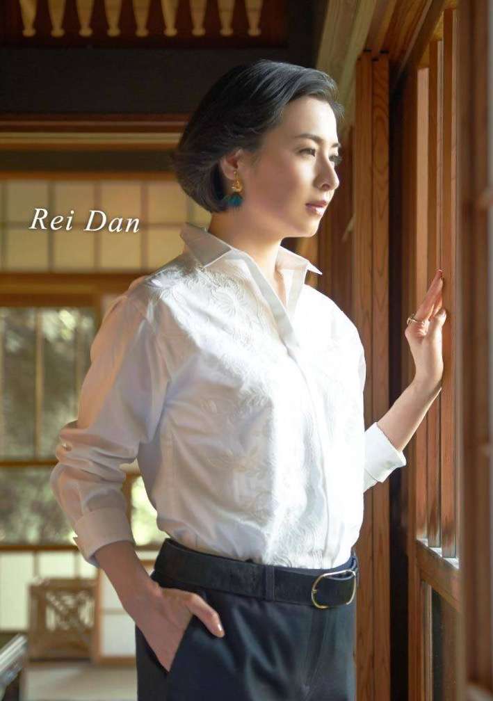 的日剧吼过瘾,后来得知仲间姐姐还有一部类似的《美丽邻人》就又追了