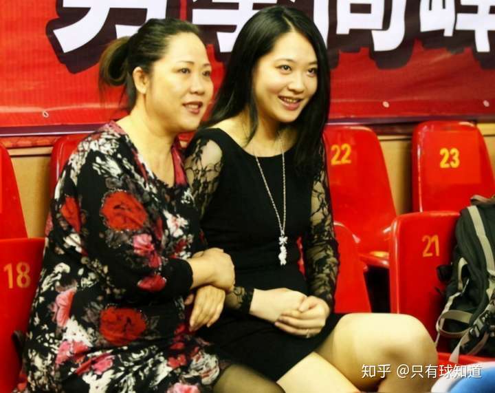 朱芳雨出轨让英明彻底毁掉现任妻子自称2人才是真爱遭网友狂喷