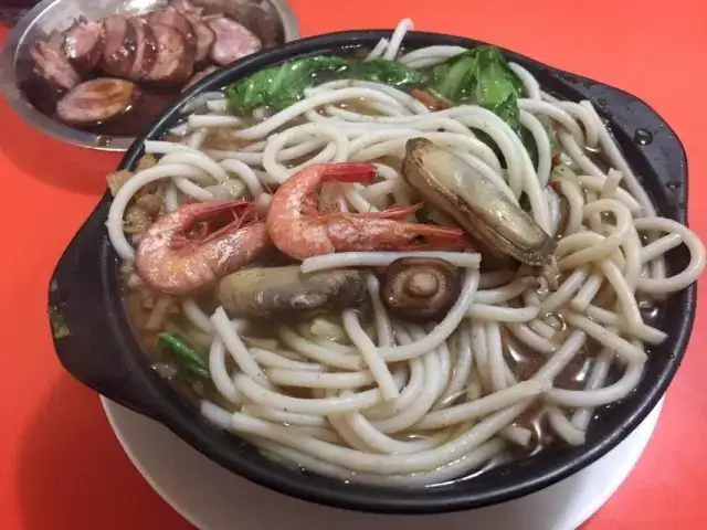 带你吃“拉虚”砂锅面，原老马路姐妹砂锅面，目测也是30年+