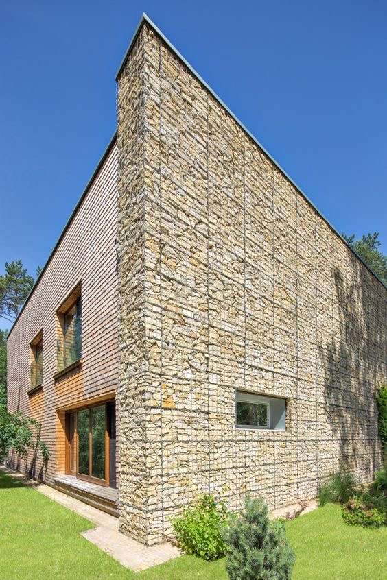 高的毛石墙且不需要做过梁,但是金属生锈也是个问题,海边建筑并不推荐