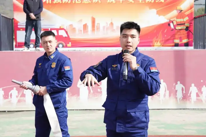 浙江省广播电视中等专业学校富阳校区开展消防安全演练活动！(图5)