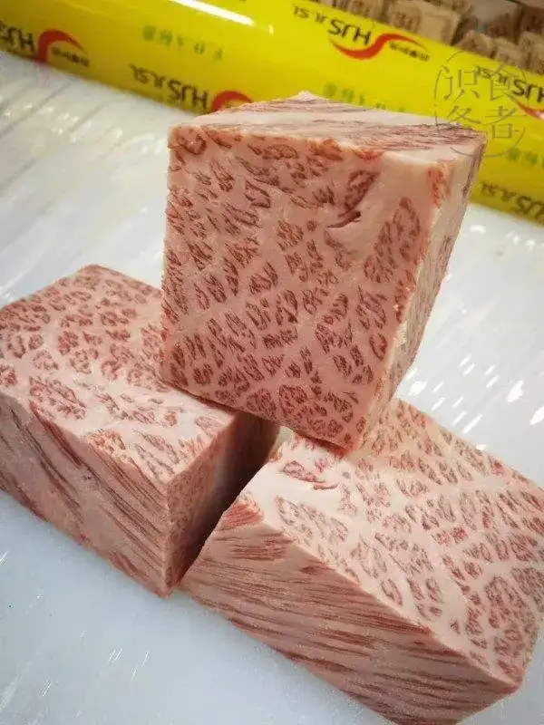 既然日本牛肉刚刚解禁那么之前日料店里标榜的日本和牛是什么