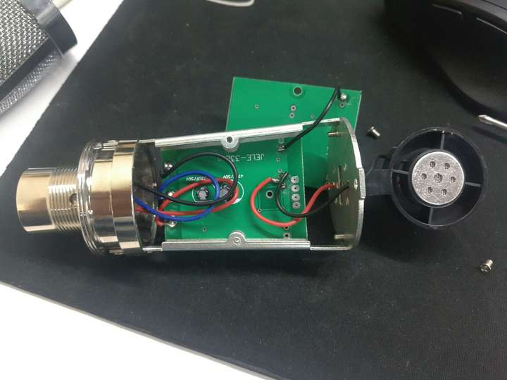 100的电容麦和1800的电容麦克风有何区别?