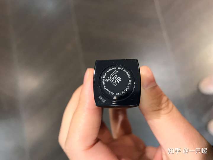 求大神迪奥999底部编码刻在角上标签也不正是真的么