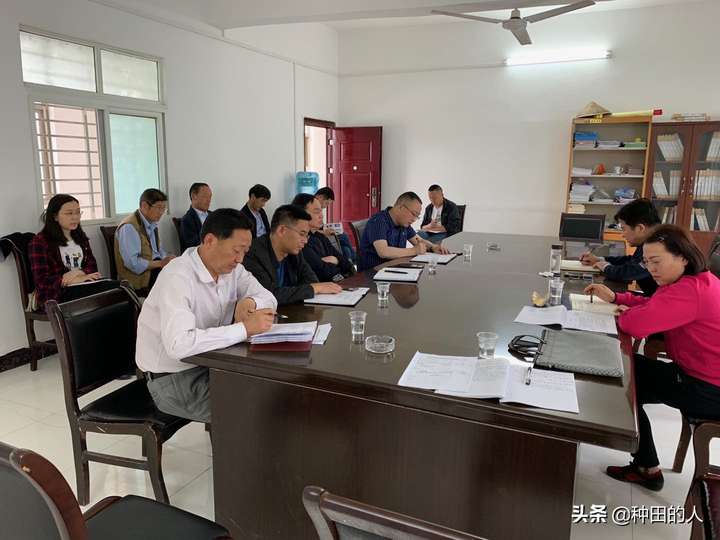 村民选举法选票的规定(村干部选举限制年龄合适吗)插图 村民选举法选票的规定(村干部选举限制年龄合适吗)插图