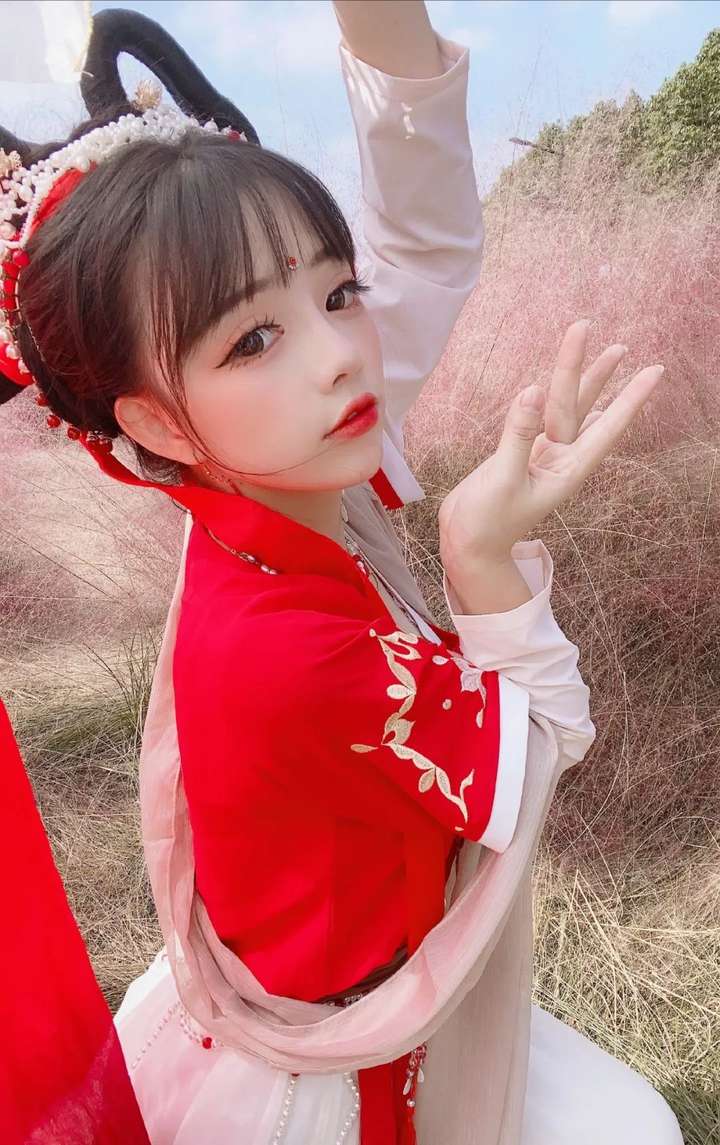 幻想破灭王奕萌展示私下生活房屋太邋遢床上还有塑料袋