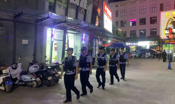 贵州惠水“三个一”推进机关警力下沉一线全面强化社会面巡逻防控工作