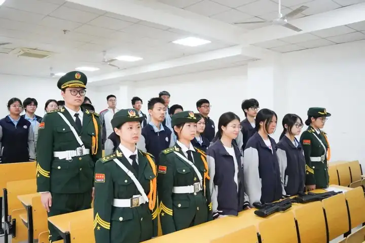 【红色校园】护旗薪火传使命 青春热血启征程 | 塘栖校区国旗护卫队交接仪式圆满落幕！(图2)