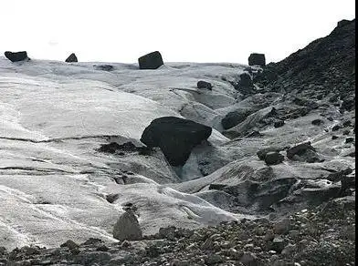 沉積物(sediment)沉積物是地表的沙石,經由風,河流,冰川(glaciers)