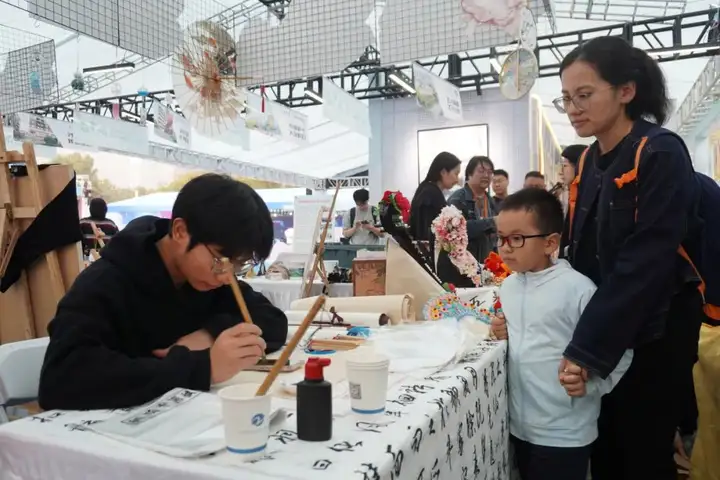 知识无界梦有光 智慧人生绘新章 | 我校参加浙江省暨杭州市全民终身学习活动周(图7) 知识无界梦有光 智慧人生绘新章 | 我校参加浙江省暨杭州市全民终身学习活动周(图7)