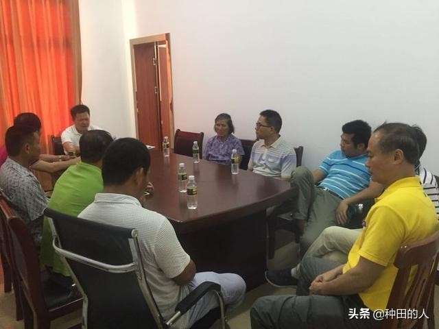 2020年农村选举法最新规定(村委换届选举对年龄有要求吗)插图(1) 2020年农村选举法最新规定(村委换届选举对年龄有要求吗)插图(1)