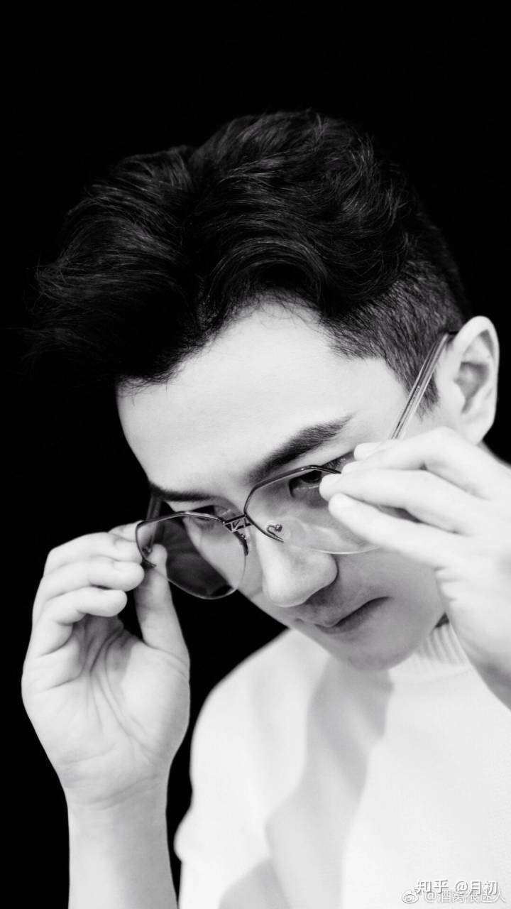 有哪些演员可以演出衣冠禽兽/斯文败类的感觉?